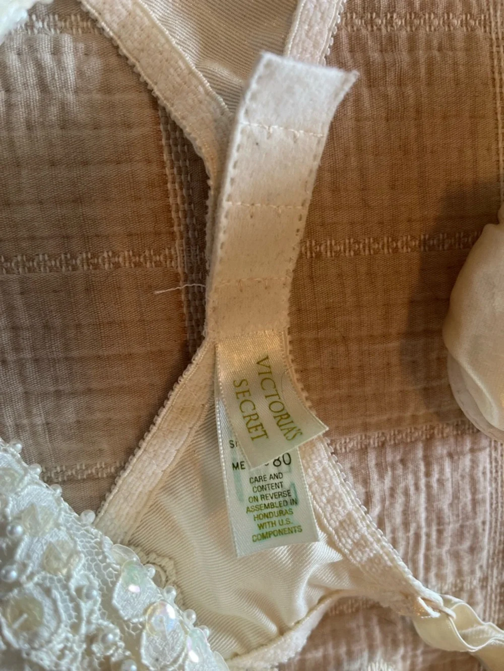 Victoria's Secret Cream Lace Sequin 36 B Bra & L Thong Set - Picture 3 of 7
